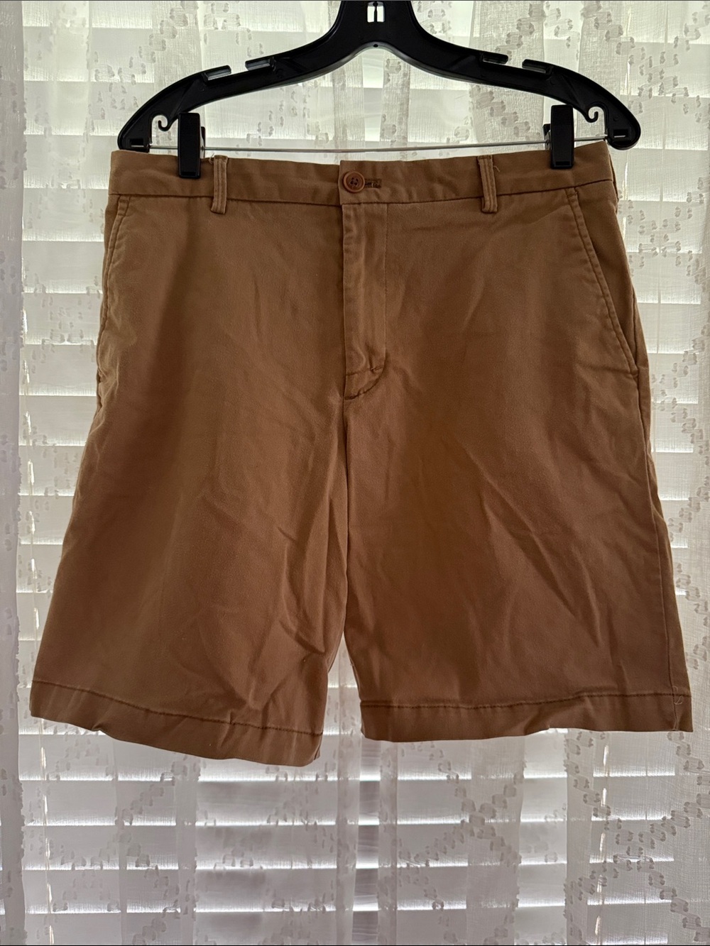 Izod khaki Men’s Flat Front Shorts